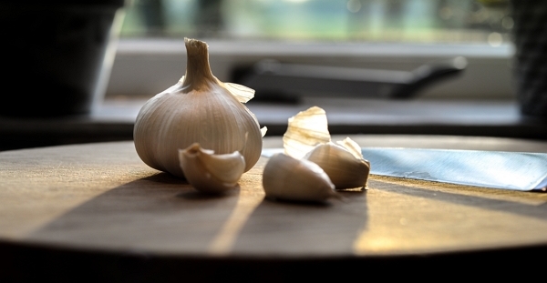 A garlic and some cloves